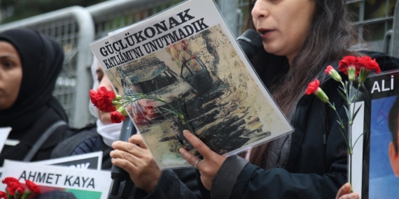 Cumartesi Anneleri/İnsanları 1085. Haftada Galatasaray Meydanı’nda: Güçlükonak Katliamı İçin Adalet İstendi
