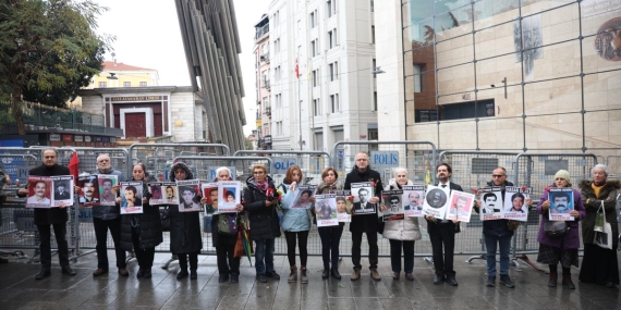 Cumartesi Anneleri/İnsanları 1084. Haftada Galatasaray Meydanı’ndaydı: “2026 Kayıplarımıza Kavuştuğumuz Yıl Olsun”