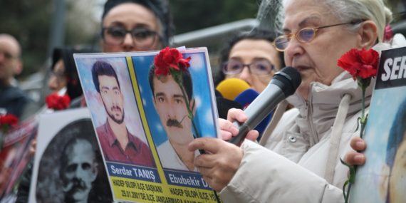 Cumartesi Anneleri/İnsanları, 25 Yıl Önce Gözaltında Kaybedilen Serdar Tanış ve Ebubekir Deniz’in Akıbetini Sordu