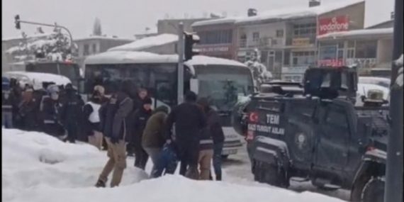 Adana’da 5, Bitlis’te 3 Tutuklama