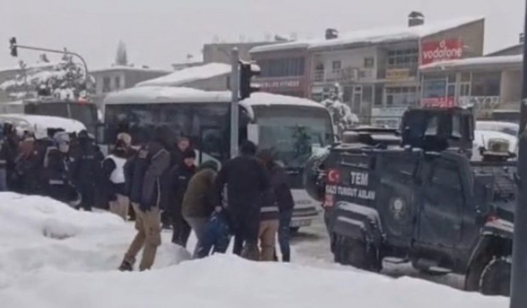 Adana’da 5, Bitlis’te 3 Tutuklama