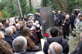 gazeteci-metin-goktepe-katledilisinin-30-uncu-yilinda-mezari-basinda-anildi
