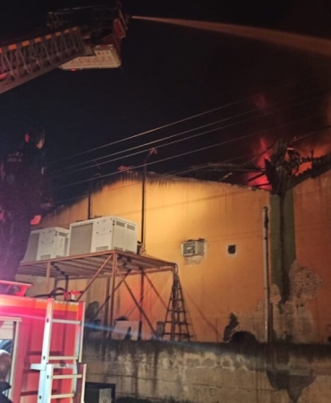 hatayda-narenciye-paketleme-tesisinde-cikan-yanginda-dumandan-etkilenen-isci-oldu