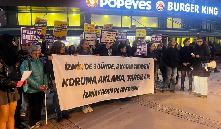 İzmir Kadın Platformu’ndan Artan Kadın Katliamlarına Karşı Eylem