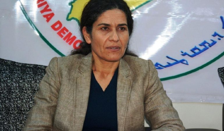 İlham Ahmed’den Uluslararası Kamuoyuna Acil Çağrı: “Kobani Kuşatmasını Sona Erdirin, Sivilleri Cezalandırmaktan Vazgeçin!”