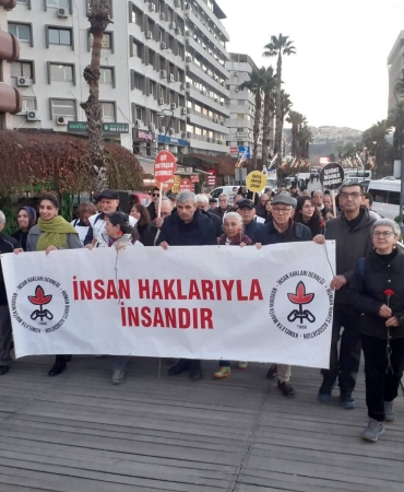 İzmir'de İnsan Hakları Savunucusu, Eski İHD Şube Eş Başkanı Avukat Ali Aydın Öldürüldü 2 insan-haklarıyla-insandır-e1766015751163