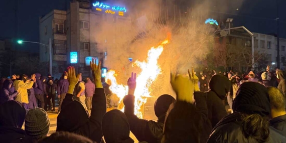 İran’da Portestolar Sürüyor: Molla Rejimi Binlerce Kişiyi Katletti