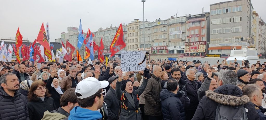 İstanbul'daki Rojava Protestosuna Polis Müdahalesi: Çok Sayıda Gözaltı 11 ist1