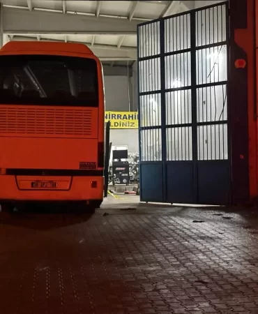 kayseri-de-bakimini-yaptigi-otobusun-altinda-19505797_6162_amp