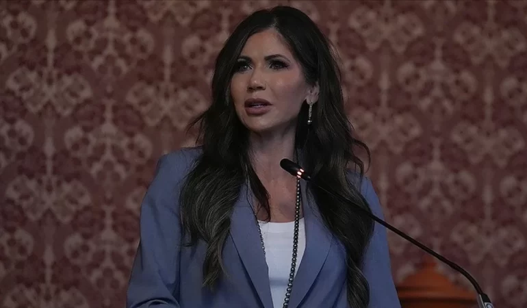 ABD İç Güvenlik Bakanı Kristi Noem: Minneapolis’te 10 Binden Fazla Göçmen Gözaltına Alındı