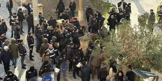 Nusaybin’de Rojava’yla Dayanışma Eylemi: Gazeteciler Dahil Yüzlerce Gözaltı, Fiziki Saldırılar ve Gaz Bombaları!