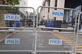 Mardin Valiliği'nden 5 Günlük Eylem ve Etkinlik Yasağı 6 polis bariyeri