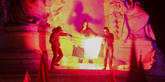 Dünya Halkları Meydanlardan Haykırdı: Emperyalizm Venezüella’dan Defol!