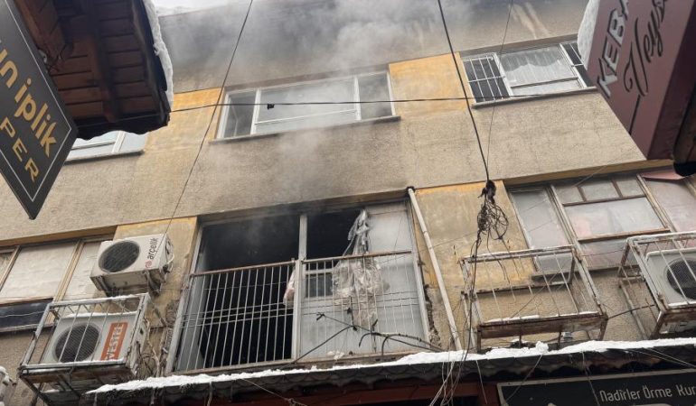 Antep Şahinbey’de İş Yeri Yangını: 6 İşçi Dumandan Etkilendi, 2’sinin Durumu Ağır