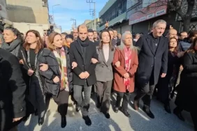 sinira-yuruyus-basladi-dem-parti-grup-toplantisini-nusaybinde-yapacak-r0jo