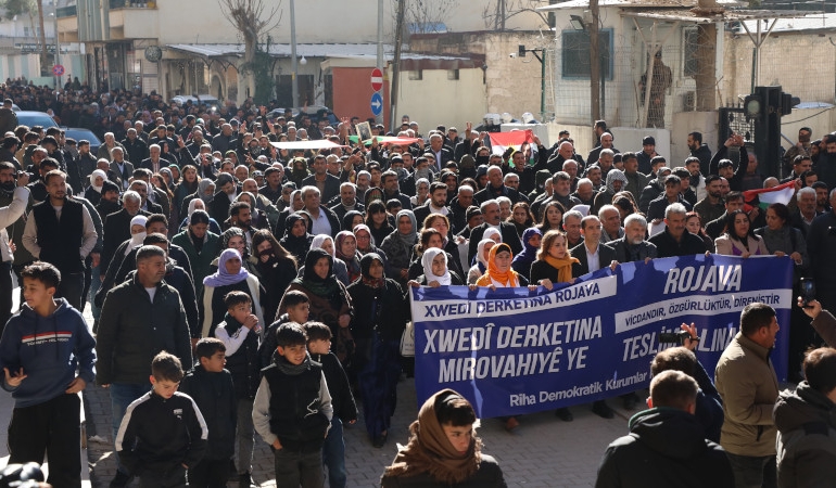 Türkiye'de ve Almanya'da Rojava İle Dayanışma Eylemleri 1 suruc-yuruyus