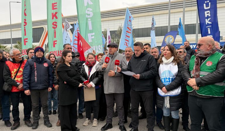Temel Conta İşçileri Torbalı’daki Fabrika Önünde Direnmeye Devam Ediyor