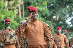Burkina Faso'da Askeri Yönetim Tüm Siyasi Partileri Feshetti 6 traore