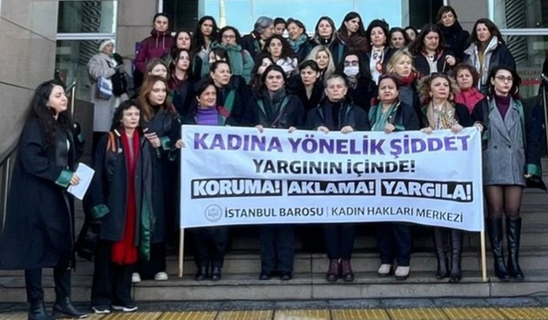 Kadın Avukatlar Adliye Önünden Seslendi: ‘Erkek Adalet Değil Gerçek Adalet!’