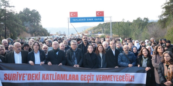 Suriye’de HTŞ’nin Saldırılarına Karşı Yayladağı Sınır Kapısı’nda Kitlesel Tepki