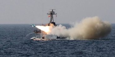 İran'dan ABD'ye Meydan Okuma: Hürmüz Boğazı'nda Canlı Atış Tatbikatı Başladı 9 1764852398550-hurmuz