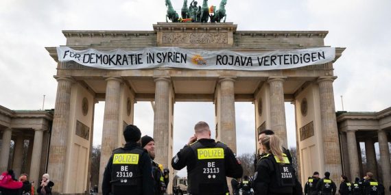 Berlin Teknik Üniversitesi’nde Rojava Standına Müdahale Eden Güvenlik Görevlilerinin İşine Son Verildi