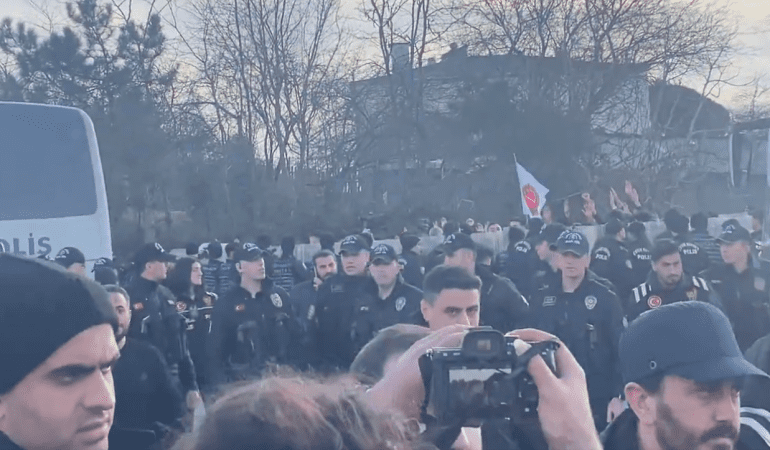 Migros Depo İşçileri 3. Kez Patron Özilhan’ın Villası Önünde Gözaltına Alındı