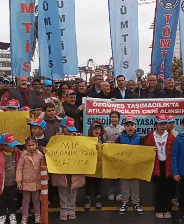 Mersin Limanı'nda Ailelerin Desteklediği Büyük Yürüyüş: 180 İşçi İşe İade İstiyor 2 Screenshot 2026-02-17 141332