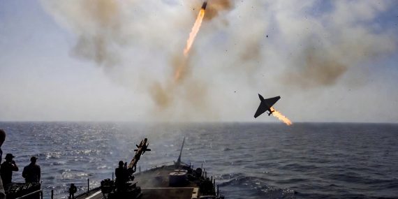 ABD, Umman Denizi’nde İran İHA’sını Vurdu