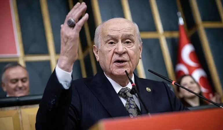 Bahçeli’den Erken Seçim Çağrılarına Yanıt: “Siyasi Ahmaklık” ve “Öcalan Umuda, Demirtaş Yuvasına, Ahmet’ler Makamına” Vurgusu