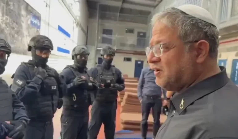 İsrail Güvenlik Bakanı Ben-Gvir’den Ofer Cezaevi’ne Baskın: Filistinli Tutsaklara Ağır Tehditler