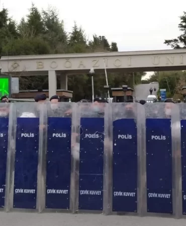 Boğaziçi Üniversitesi'nde Gözaltına Alınan İki Öğrenci Tutuklama Talebiyle Mahkemeye Sevk Edildi 8 boğaziçi