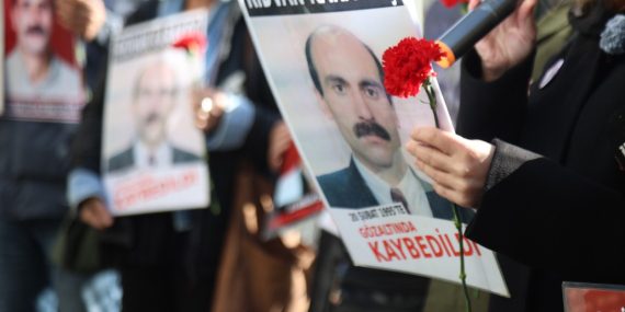 Cumartesi Anneleri/İnsanları: 1090. Haftada Rıdvan Karakoç’un Akıbetini Sordu