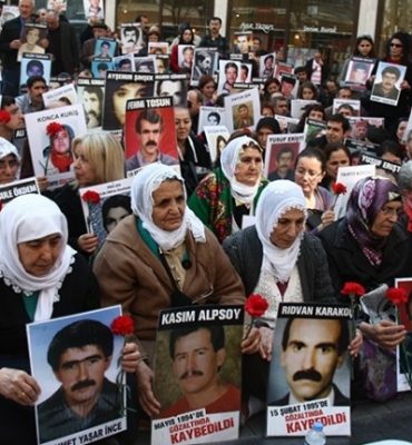 Anma etkinliği, kayıplar için protesto.