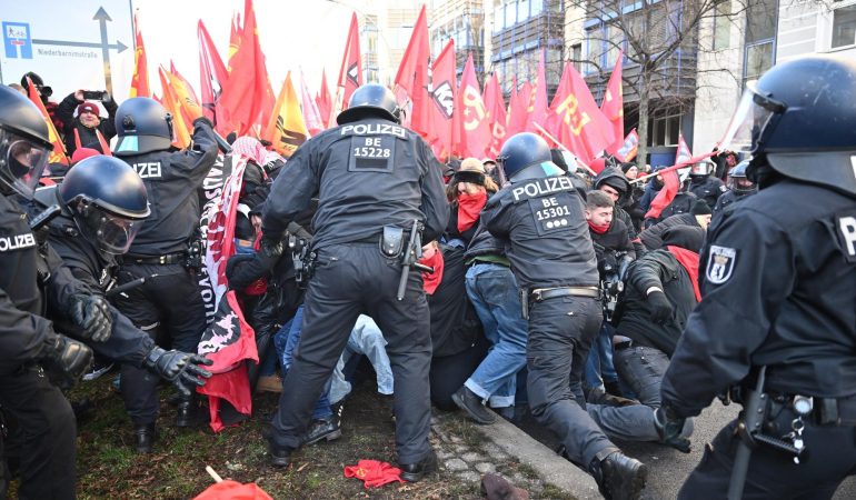 Almanya’da Sosyal Devlet Çatırdıyor: Burjuva Demokrasisinin Maskesi Düşüyor