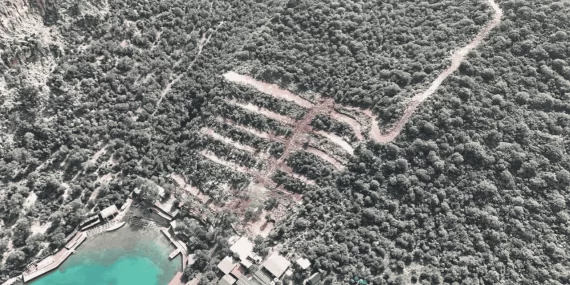 Kaş’ta Erkan Mumcu’ya Ait Arazide Hukuksuz İnşaat Tepkisi: Kaş Çevre ve Kültür Derneği Yargıya Başvurdu