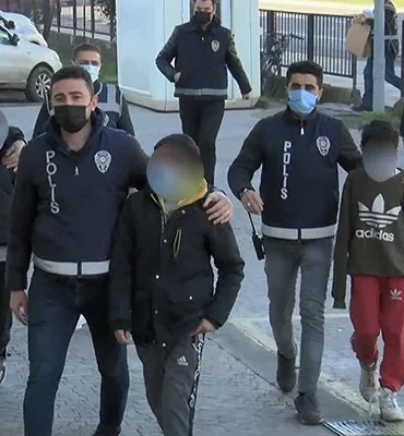 İçişleri Bakanlığı 2025 Raporu: Suça Sürüklenen Çocukların Yüzde 71’i 15-17 Yaş Aralığında – Kasten Öldürme Olaylarının 266’sında Çocuklar Var 7 ordu-da-caldiklari-aracla-istanbul-da-yakalanan-3-cocuk-tutuklandi-952063-5