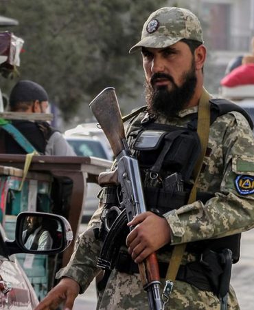 Taliban'ın Yeni Ceza Yasası: Şiddet, Kölelik ve Mutlak İtaati Yasallaştırdı 4 polizist-talibal-kabul-100