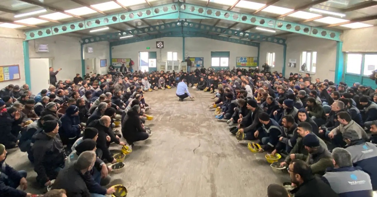 Soma’da Yeni Anadolu Madencilik İşçilerinden Enflasyon Farkı ve Ödemelerin Gecikmesine Karşı Eylem 17 yeni anadolu madencilik işçileri