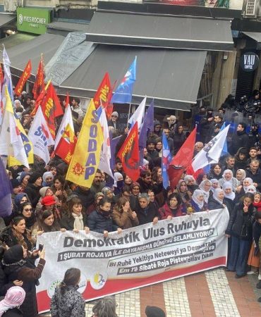 yuzlerce-kisi-kadikoyde-rojava-icin-yurudu-1