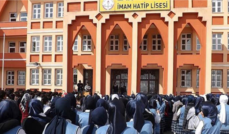 İmam Hatip’te Kadın Öğretmenin Öğrencisine Yönelik Cinsel İstismar Davası: Savcı 21 Yıla Kadar Hapis İstedi