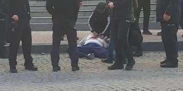 adliye-cikisinda-dehset