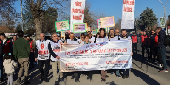 Hekimlerin Beyaz Yürüyüşü Diyarbakır’da Başladı