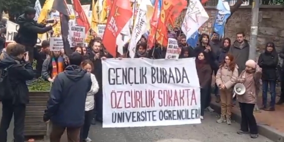 19 Mart’ın Yıl Dönümünde Öğrenciler Beyazıt’a Yürüdü