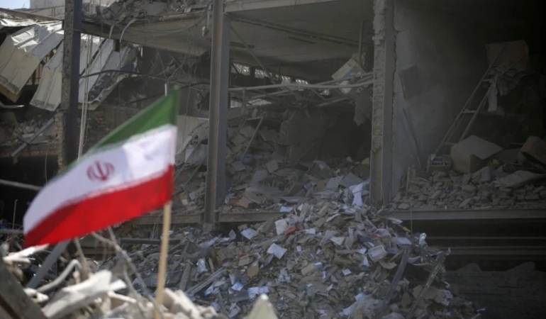 İran Kızılayı: ABD/İsrail Saldırılarında 82 Binden Fazla Sivil Yapı Hasar Gördü veya Yıkıldı