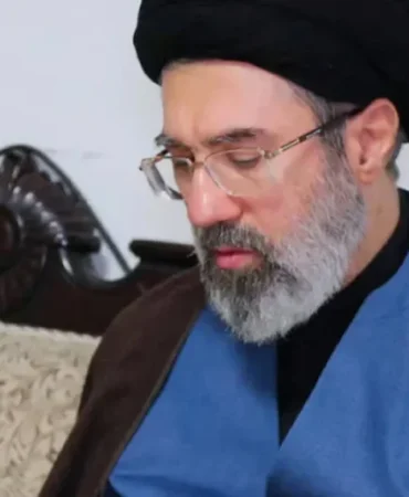 İran basını: Ali Hamaney’in Yerine Oğlu Mücteba Hamaney Seçildi 2 iran-international-ali-hamaney-in-yerine-oglu-mucteba-hamaney-geldi-1140x570