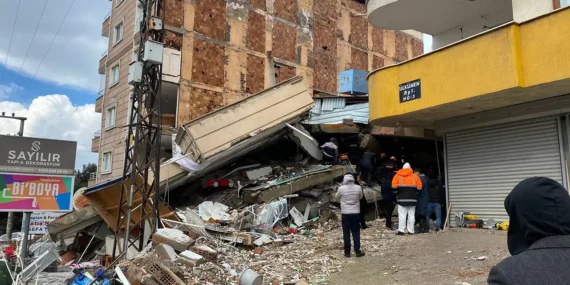 Eski MHP’li Belen Belediye Başkanı Cemil Yılmazlar Hakkında, 6 Şubat Depremlerinde 23 Canın Yitirildiği Kasaplar Apartmanı’na İlişkin Dava Açıldı