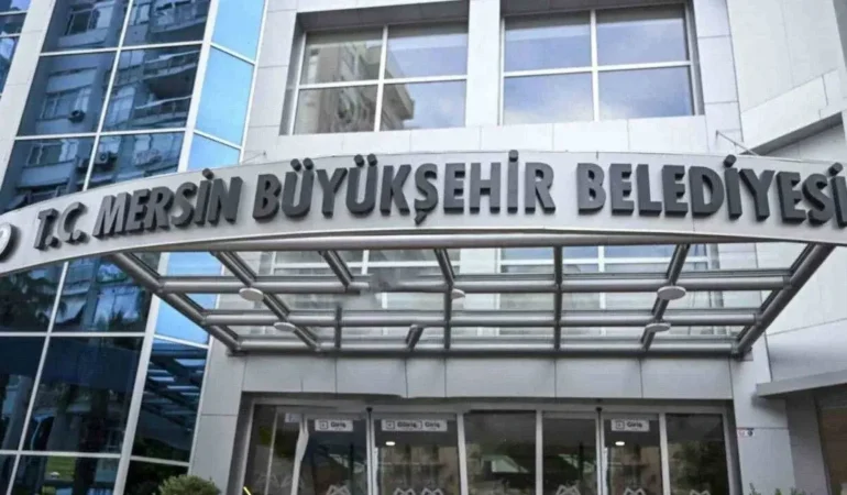 mersin-buyuksehir-belediyesi-ozel-kalem-muduru-dogukan-uyan-dahil-7-kisi-tutuklandi