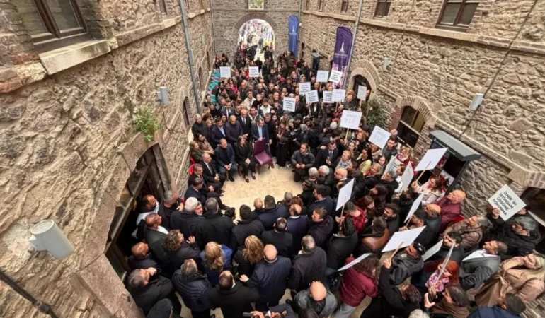 İzmir Büyükşehir Belediyesi Meslek Fabrikası Binası İçin Nöbet Başlattı