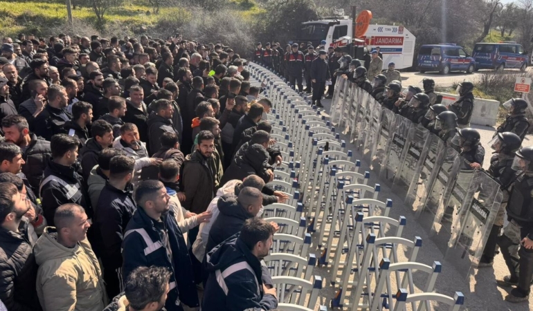 Polyak’ta İşçilere Jandarma Barikatı, Tazyikli Su, Biber Gazı ve Gözaltı